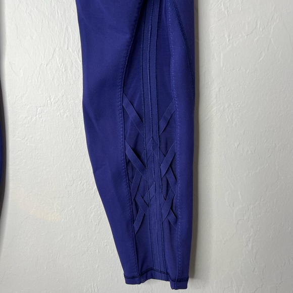 Never worn lululemon leggings - Picture 2 of 4